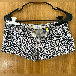 SUPER Vintage American Eagle Outfitters Navy and White Floral Jean Shorts